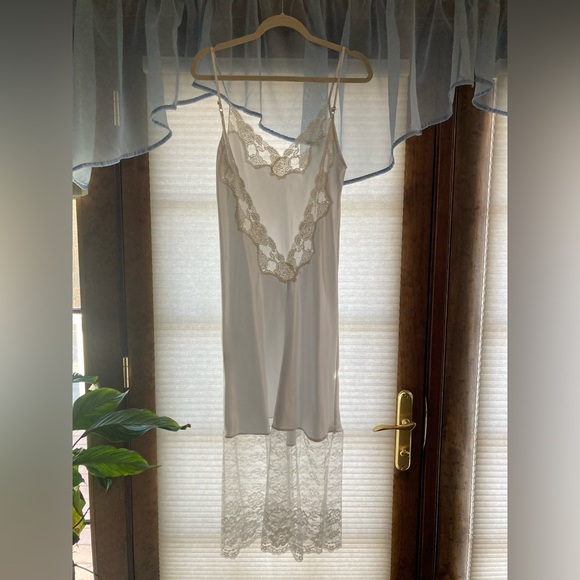 Women’s Nightgown Lingerie - Picture 2 of 3